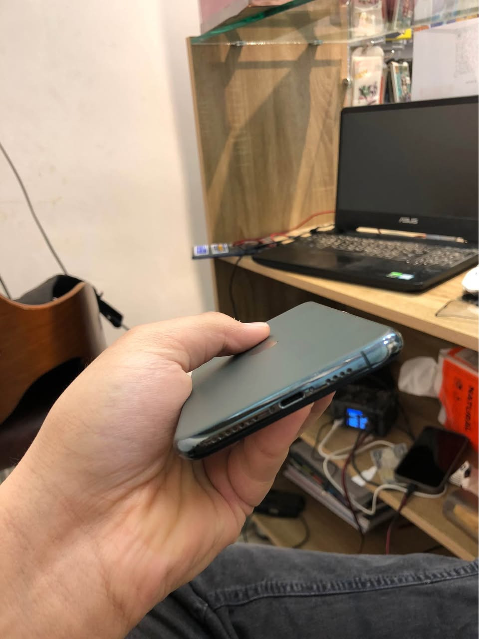 ‏iPhone 11 Pro Max 256GB

🔹 شاشة Super Retina XDR
🔹 كاميرا ثلاثية (واسعة + فائقة الاتساع + تيليفوتو)
🔹 وضع التصوير الليلي
🔹 معالج A13 Bionic
🔹 بطارية قوية تدوم طويلًا
🔹 سعة تخزين 256GB
‏🔹 Face ID
🔹 مقاوم للماء والغبار
🔹   تصوير فيديو 4K
🔹شحن سريع ولاسلكي
🔹تصمیم فاخر بزجاج وفولاذ

بطاريه ٩٤

عيوب الجهاز

فيس ايدي واكف

مبدل شاشه نوعیه ممتازه تفصيخ

سماعه المكالمات عطلانه

بس ك صوت ك تصوير شريحه ذاكره عاليه كله

شغال الجهاز هاي عيوبه علمود من تجي انت اتكون بالصوره و متفاجئ

التواصل فقط عن طريق الواتساب

 *********** !!
لا توجد خدمه توصیل اتنورنه بجيتك للمحل
عنوان کمیره مجاور جامع ابو الزهراء مقابل
مكتبه عبدالله( محل الضمان) الفارس, صلاح الدين
