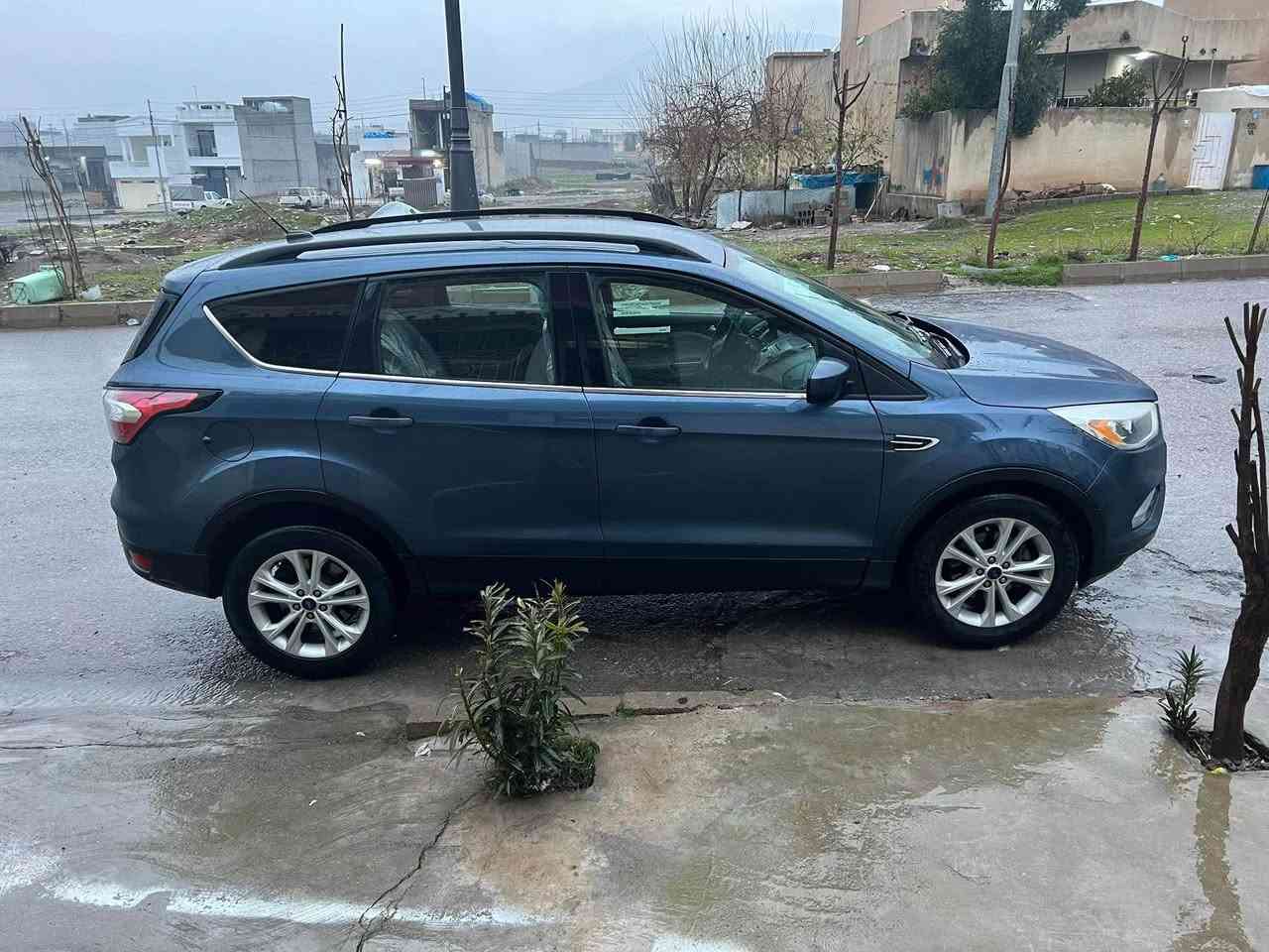 فۆرد ئیسکەیپ ٢٠١٨ مواسەفات se
بێ بۆیاخ ،رادار ، کوشن هیتەر ناو زەرد شاشە ئایپاد و کامێرا و حاسە ، مەکینە ١٥ تۆربۆ، سەنەوی و هەزەی تازە ، گێرو مەکینە و کارەبایی بەشەرت .
*********** 
*********** 
‏ رانية, السليمانية
