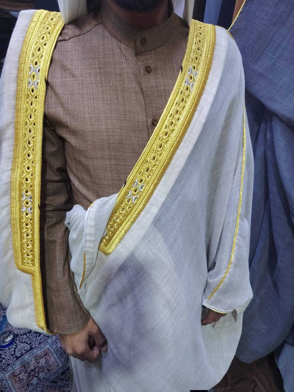 على بركت الله تعالى 
توفر جميع الخياط التسكام وجميع المديلات 
الجاسبي خياط يدوي سوق الشيوخ 
خياط بسمار وخياط الهيله خيط بريسم بلون العباء
واسط الكوت سوق العبي الرجالي
محلات نزار الصيادي  الحراكصه للزي العربي الاصيل 
نزار الصيادي ***********
 ابو عبدالله  ***********
  محمد بشار   ***********
