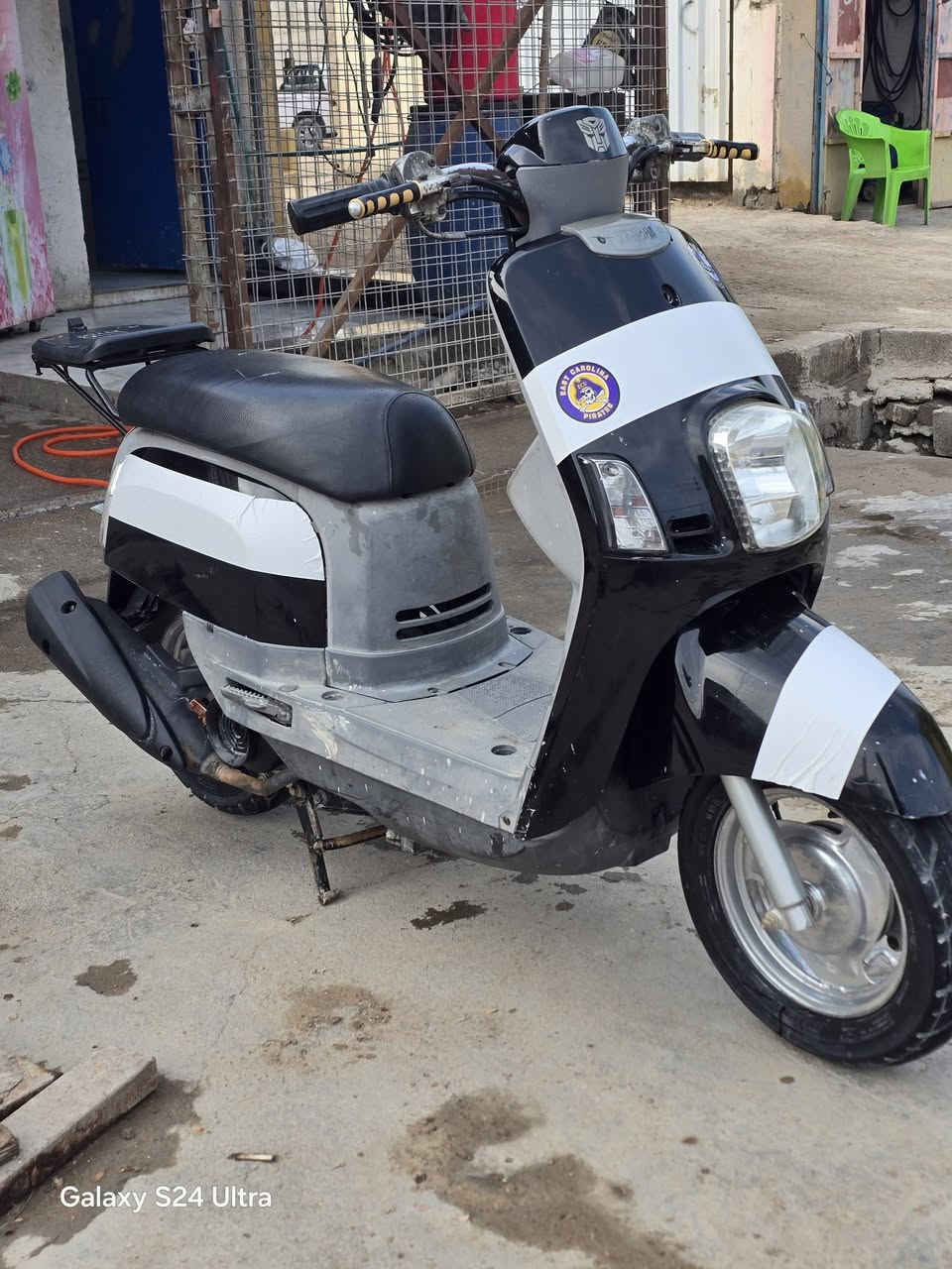 بوليس للبيع كفاله عامه مكاني القرنه قرب السوك سعر ٩٥٠ وبيها مجال بسيط  
لتواصل *********** ) قبل ٥ ايام ذابلها كلجات خلفيه واماميه شلعه فول مشي خير من الله
