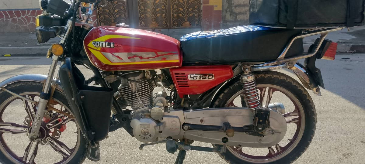 السلام عليكم  دراجه ايراني للبيع 5 كير  اوراق كامله درجه مكفوله مكينه بلادي موديل 23 سعر 450 وابيه مجال  مكان الدور ابودشير رقم ***********
