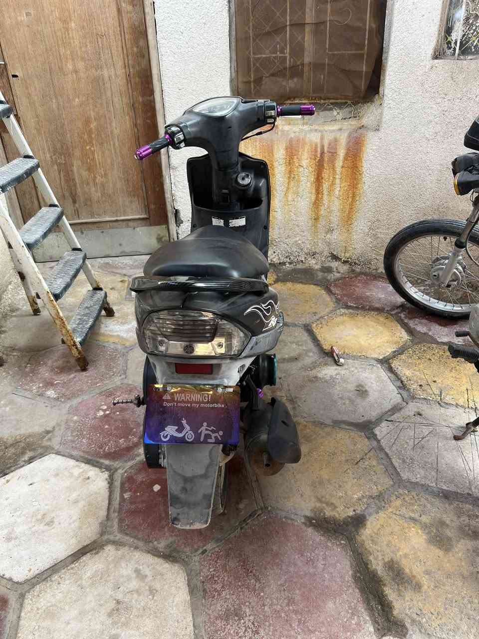 السلام عليكم دراجه ماكس عدله رمبه الدراجه ما مفتوحه وغراضها كلهن موجودات والوصل مال الشراء هم موجود ب الضافه سستم مال سماعات بلصندوك مسويهن رايدها ب٩٥٠ وبيها مجال قليل مكاني بصره جمهوريه ورقمي ***********
