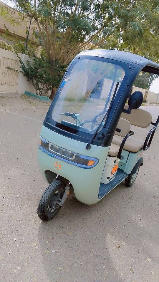 السلام عليكم...للبيع تكتك شحن مواصفات جيده تحتوي على 6 بطاريات وتحتوي على نضام RوD وتحتوي على ضوء عالي . ناصي. واشاره يمين  ويسار .. وغيرها من المواصفات السعر... مليون وربعميه...وبيه مجال. للأستفسار الاتصال على الرقم***********
