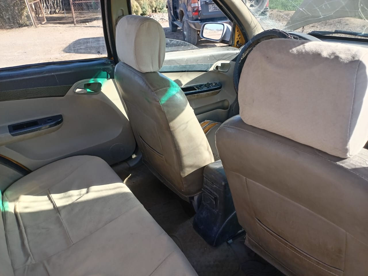 سلام عليكم 

ابـــــيع بــــ 12 ورقــــــــة

. . . ليفان موديل 11

.. . . يرادلها ترتيب يدات بيبان دعامية 

شرط صدر جديد امامي خلفي

شرط بدون طسه

بيع مستعجل

بــــ 12 ورقه

وب 11 ورقه . . .ابيــــع

***********
