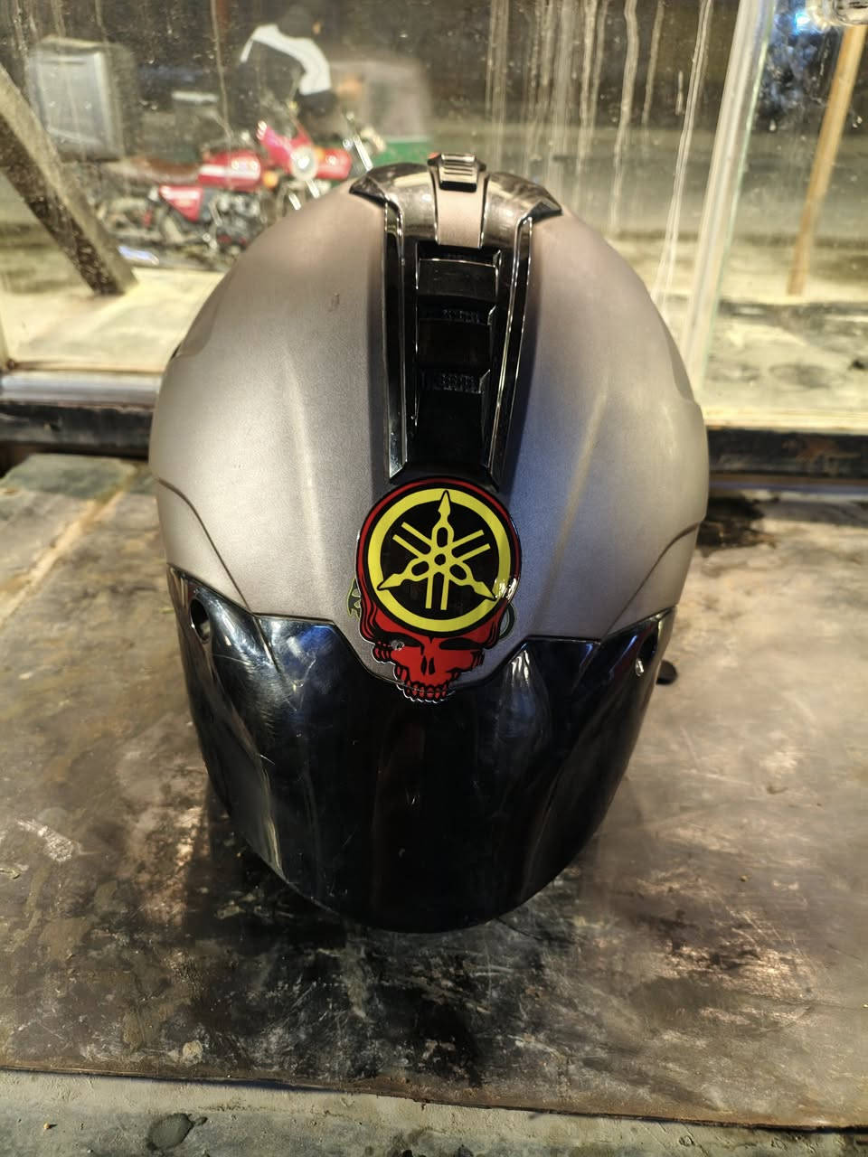 سلام عليكم خوذه ماركت سيزر للبيع سعر 50 الف وبيها مجال العنوان حي اور بيها جامتين رقم الهاتف ***********
