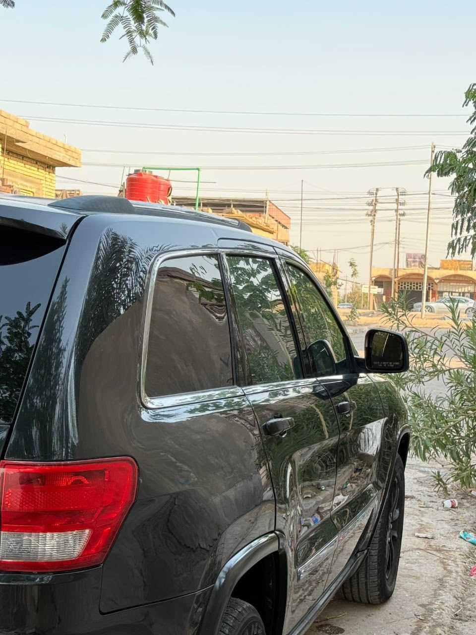 السلام عليكم جيب للبيع موديل 2013 فوول موصفات 1/1 سياره جديده  ماشي 160 حقيقي مكينه كير حداده كلهه منفوضه  جديد تخم تاير جديد ويل 18 دواخل  جلد سياره حلوه ومرتبه  تحويل ثاني يوم  اذ اكو مراوس بجارجر اوباما اراوس  
حادثه جاملغ وبنيد بدون دواخل 
مكاني البصره قضاء المدينه السعر 157 وبيه مجال للشراي يتصل ويدلل ***********
