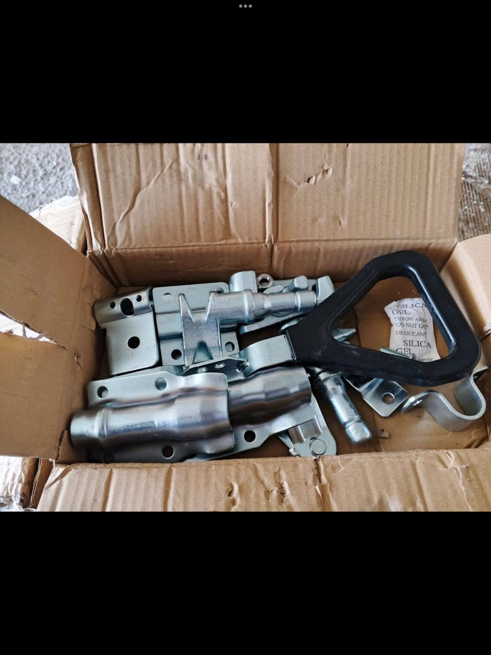 السلام عليكم
يدات باب براد جديد للبيع 
للحجز واتساب (***********) 
"يوجد خدمة توصيل جميع محافظات العراق "
