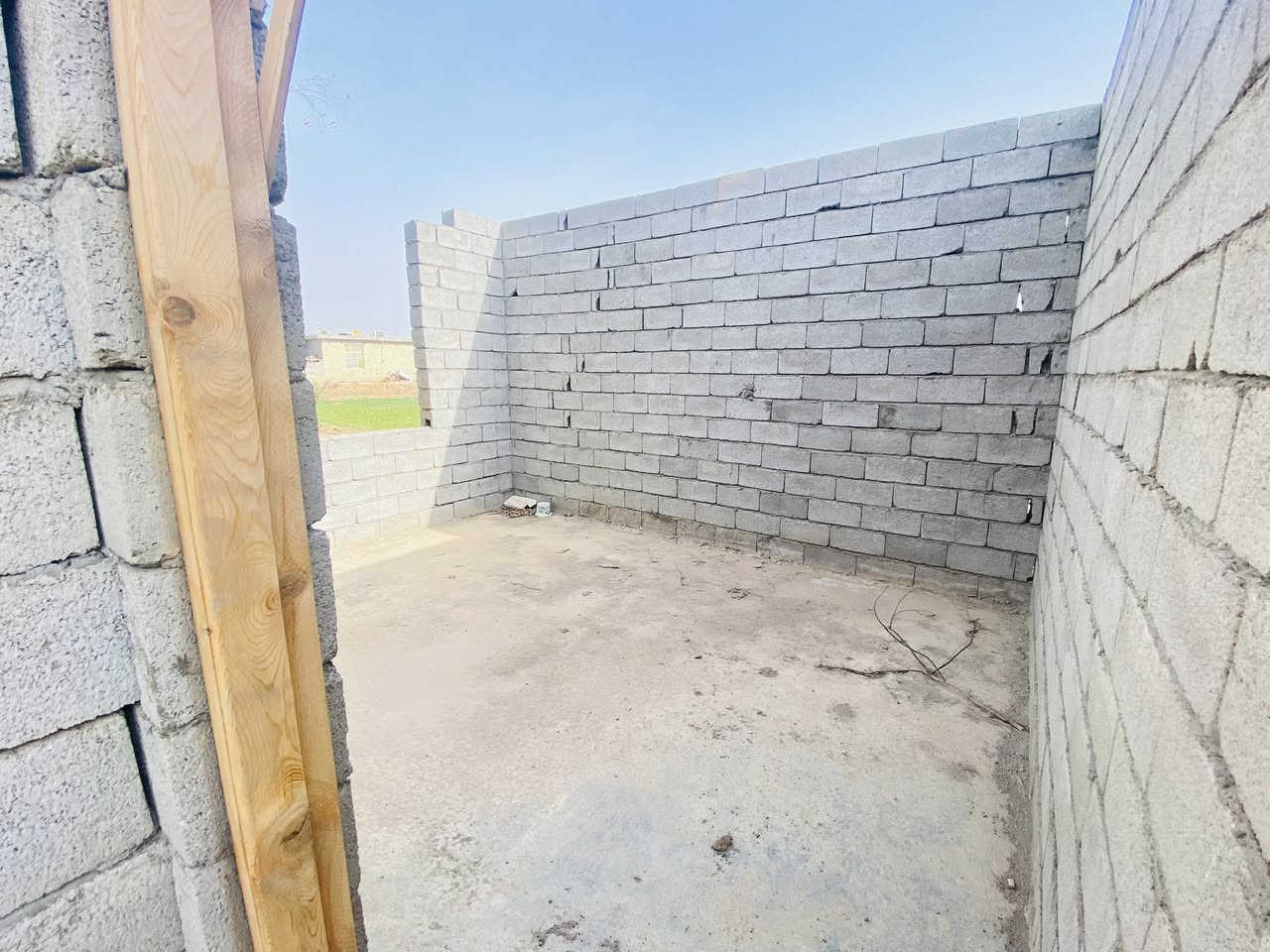 نصف دونم للبيع  مبني بي هيكل جاي من صيطرة النهروان بقرية داود سلمان  للتواصل ***********
