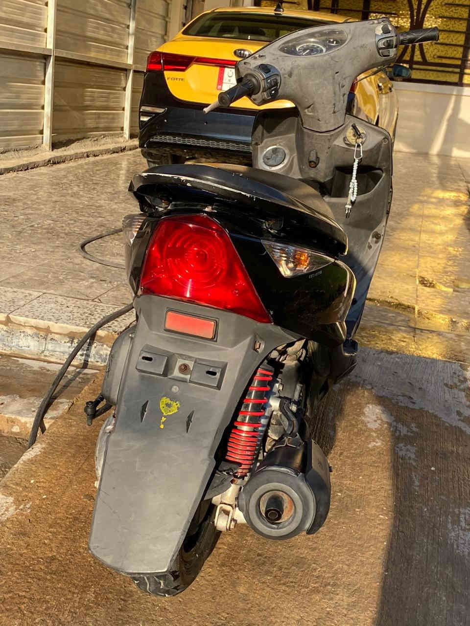 ثعلب للبيع كفالة عامة جديد قبل شهرين نزلت من الرمبه
اي نقص مابيها كفرات ختم واحد كهربائيات كلها كامله على البلاد دراجة شلعة ومعدل بعدها بالملح نكرة سلف بأي وقت ماشية قليل

السعر 750 وبيه مجال للطيبين دراجة جديدةة كلش بانزين محسن ودهن امزويل

مكاني بغداد الغزالية  

الشراي يتصل او يراسلني واتساب ماموجود على الماسنجر

‪0783 299 6934‬
