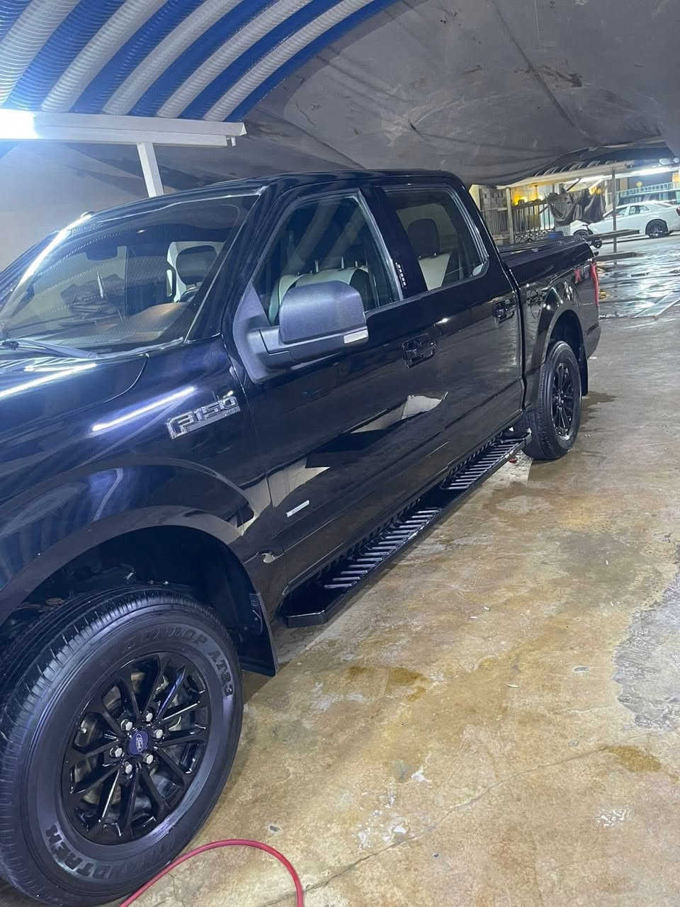 اسلام وعليكم 
فورد F150XTRللبيع لسيارة وكالة نابليون
موديل 2017XTR
لسيارة وارد امريكي بدون ضرر بيهة شخط واحد فقط 
لمرغوب باب طويل بدي قصير
فول مواصفات 
محرك لسيارة 3500توين تيربو 
كير 10نمر 
فور ويل 4X4
تشغيل عن بعد 
ستوب ستارت 
خساسات خلفية 
كامرة خلفية 
كشنات جلد اوف وايت تدفئة كشنات امامي 
قمارة رولز رايز 
لسيارة مبدل بيهة كير جديد ومكينة جديدة فقط 
استفسار اكثر اتصال *********** 
سعرهة 220وبيهة مجال 
رقم اربيل لجديد وسنوية جديدة هم
