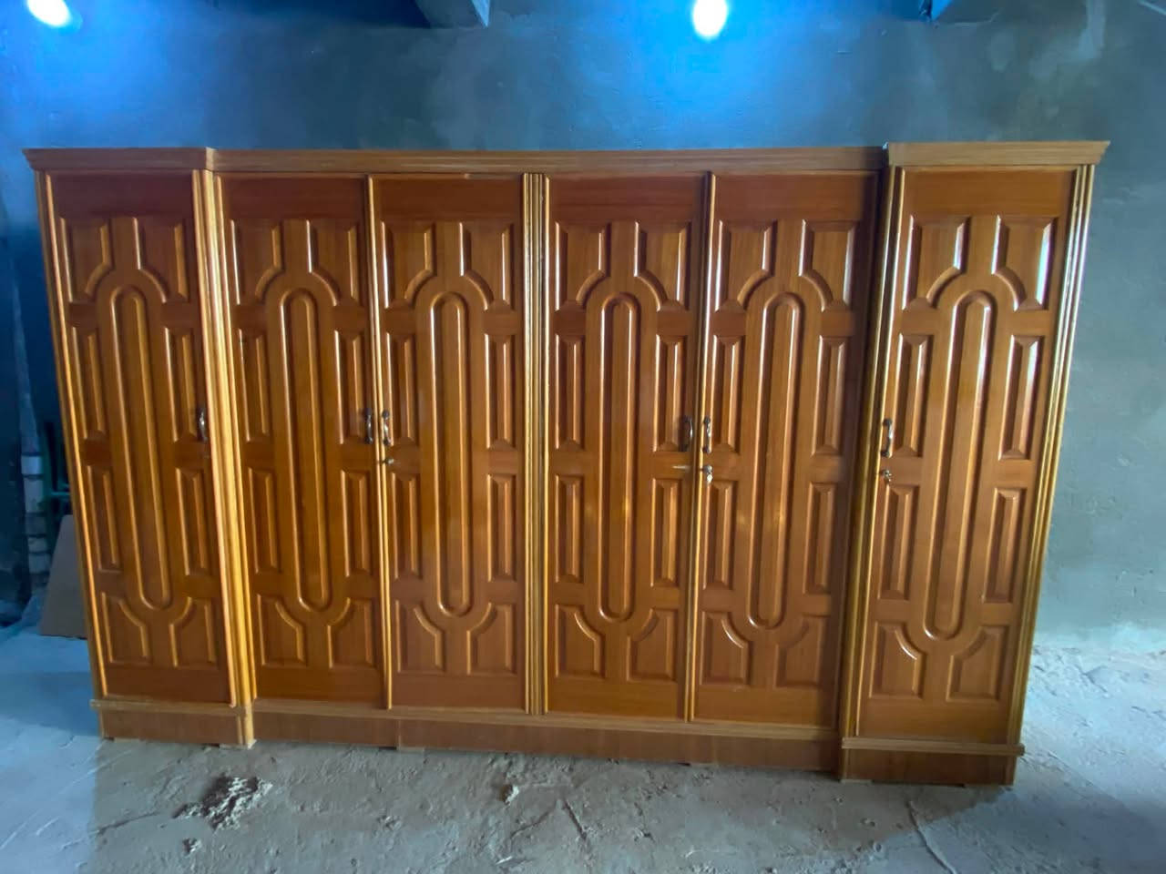 السلام عليكم كنتور ابو ٦ ابواب  سعر ١٧٥ ***********
