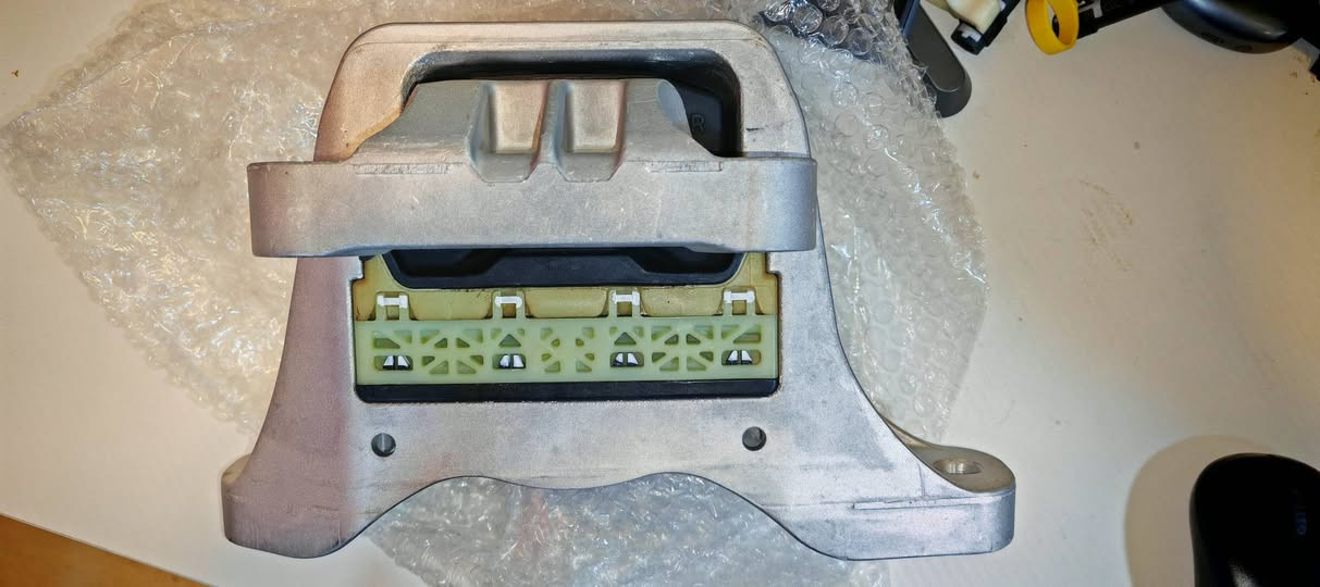 ماسك (ذان) محرك اصليه وكاله جهة اليمين أكوينوكس وتيرين موديل ١٨  ل ٢٠
للطلب والاستفسار
***********
البصره الجنينه شارع المصلحه مقابل مطبخ زادي
يوجد خدمة توصيل لجميع محافظات العراق 🇮🇶
يوجد خدمة صيانه وبرمجة سيارات GM
