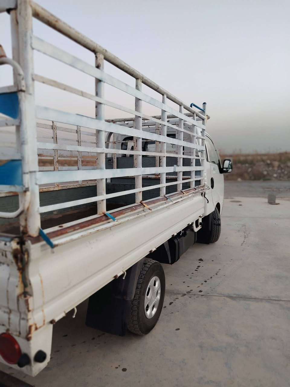 سلام عليكم كيأ بنكو موديل 2015سيارة بلاديه رقم الماني  كفالة عامه بدون صبغ  السعر 117 وبيه مجال رقم السيارة ديالى مكان سياره بغداد رقم  الهاتف***********
