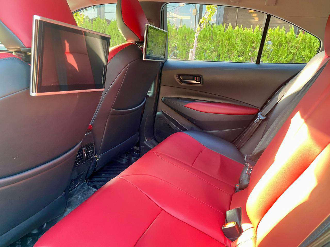 سەیارەکە بێ سبوغە ٣٠ هەزار رۆیشتوە فول فول مواسەفاتە کوشن جلدی کارەبای و شاشەی خەلفی
تەنها دو قۆپی لە سەقفی هەیە داوای ١٧٠$ وەرەقە و مەجال بۆ زانیاری زیاتر پەیوەندی بکەن بە *********** أربيل, العراق
