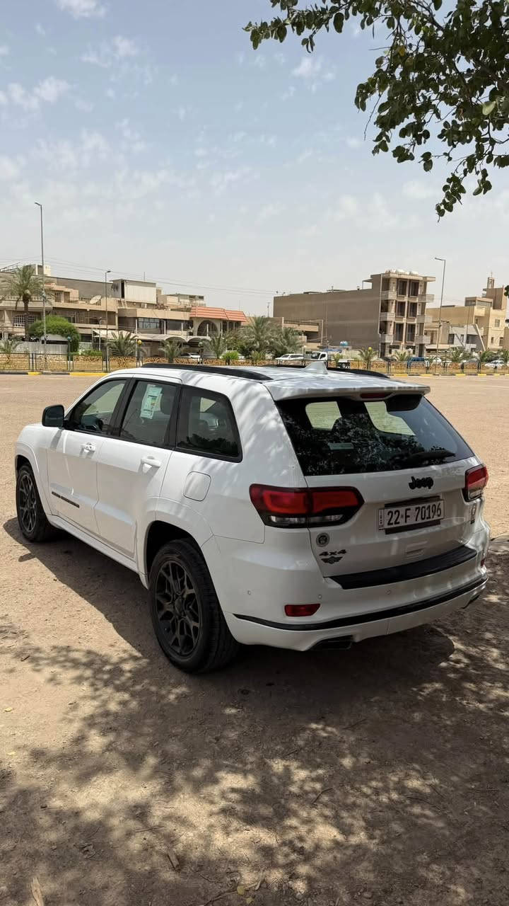 السلام عليكم جيب موديل 22 فئة s خليجية ماشيه 74 الف كيلو وكالة هارلم رقم اربيل السيارة نظيفة جدا واستخدام قليل بدون اي نقص كفالة من كير ومحرك وصدر وكهربائيات وتبريد مواصفات فول الفول بانورما فور ويل رادار امامي وحساسات 360 درجة داخل جلد مفولة من كلشي والسونار مرفق ويا الصور السيارة مكانها بغداد زيونة سعرها 36 وبيها مجال قليل للاستفسار ***********
