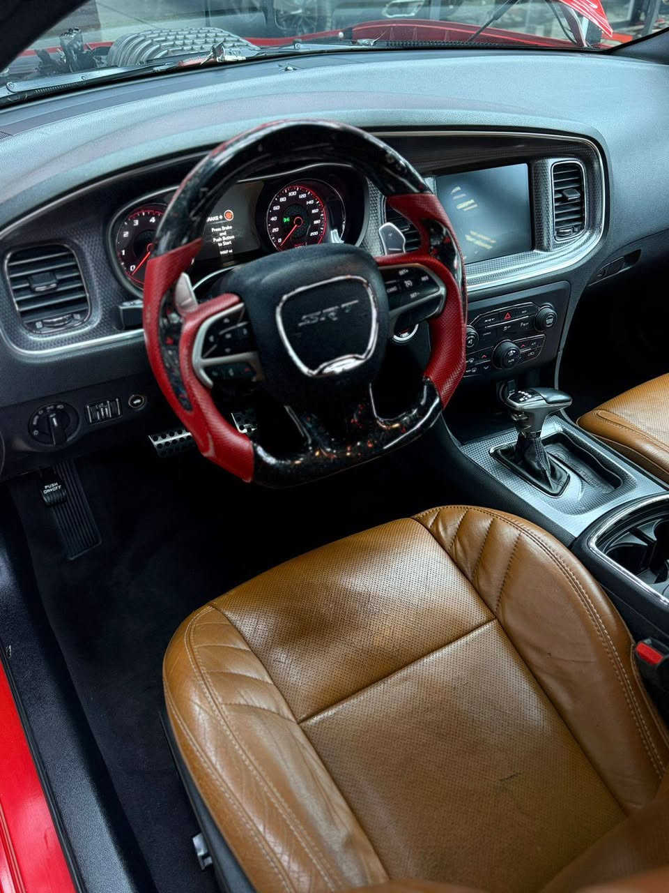 تشارجر 2016 هيلكات 
 رقم بغداد بأسمي 
حادث سياره موضح بلصور 
ادامه كامله مسوي للسياره تخم تاير جديد 
حداديه امامي خلفي جديده اكسل جديد 
دركه Rbm اخر صدار بعد هواي شغلات بيه
مكان السياره بغداد حي الجهاد 
رقم صاحب سيارة ***********
