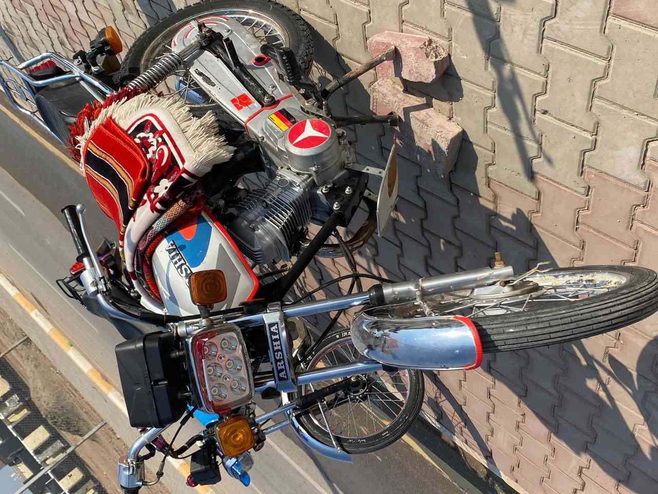 سلام عليكم دراجه موديل 15 ارشه معمره 22 دراجه خير من الله  سعر 550 بيه مجال  الستفسار***********
