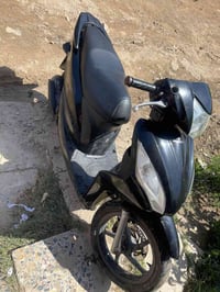 هوندا ياباني فرخ pcx دراجة جاهزة مابيهة نقص فقط بريك خلفي القمجي فلت ا...