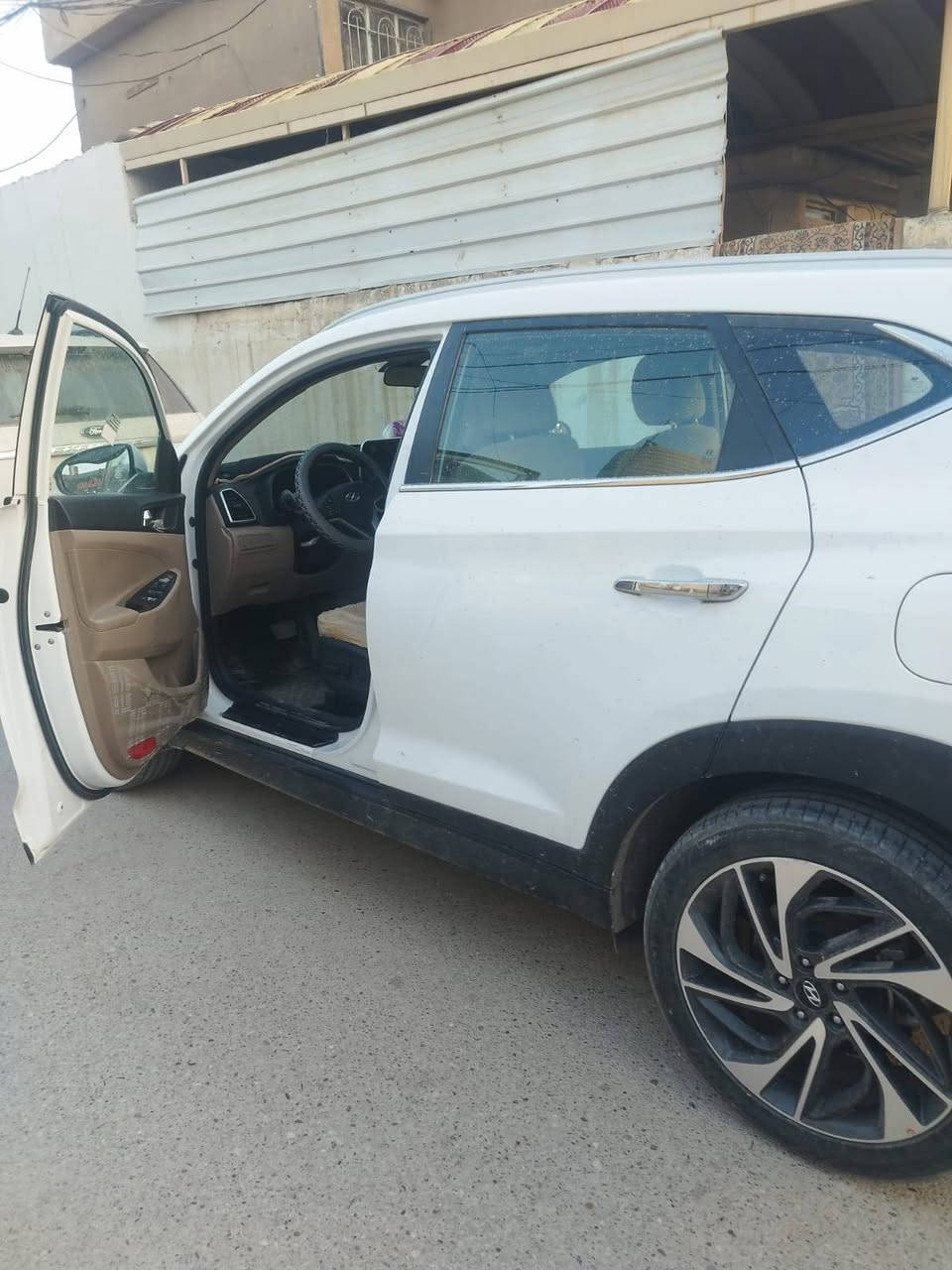 سلام عليكم سيارة توسان للبيع موديل 2020 مكينة 2000 دوش 
بدون قطرة صبغ سنوية بسمي لحد 2030 عنواني ديالى بعقوبة 
السعر 220 ورقة ***********
