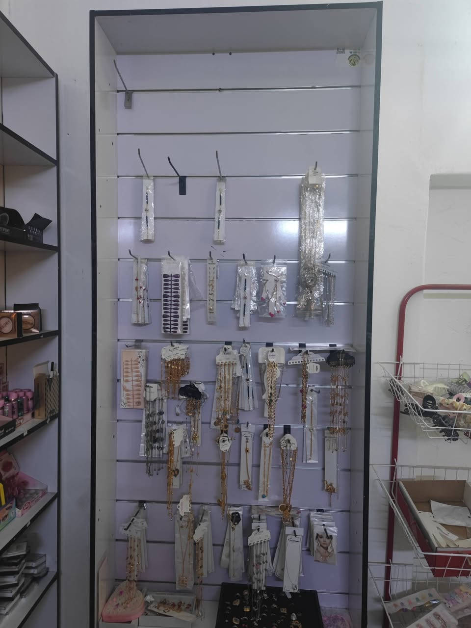 فقط الرفوف للبيع عدد 9 رفوف.  ارتفاع  250 سم


**إذا كنت صاحب هذا الإعلان وتريد حذفه لأي سبب، رجاءا أرسل رسالة إلى الدعم الفني**