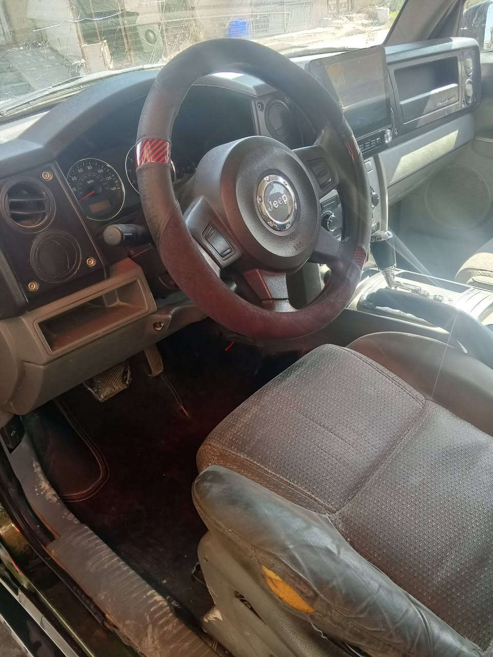 جيب كومندر 2007 رقم بغداد  3700  الحادث جاملغ السائق بدون دواخل  السعر مناسب جداً. العنوان بغداد . الرقم ***********
