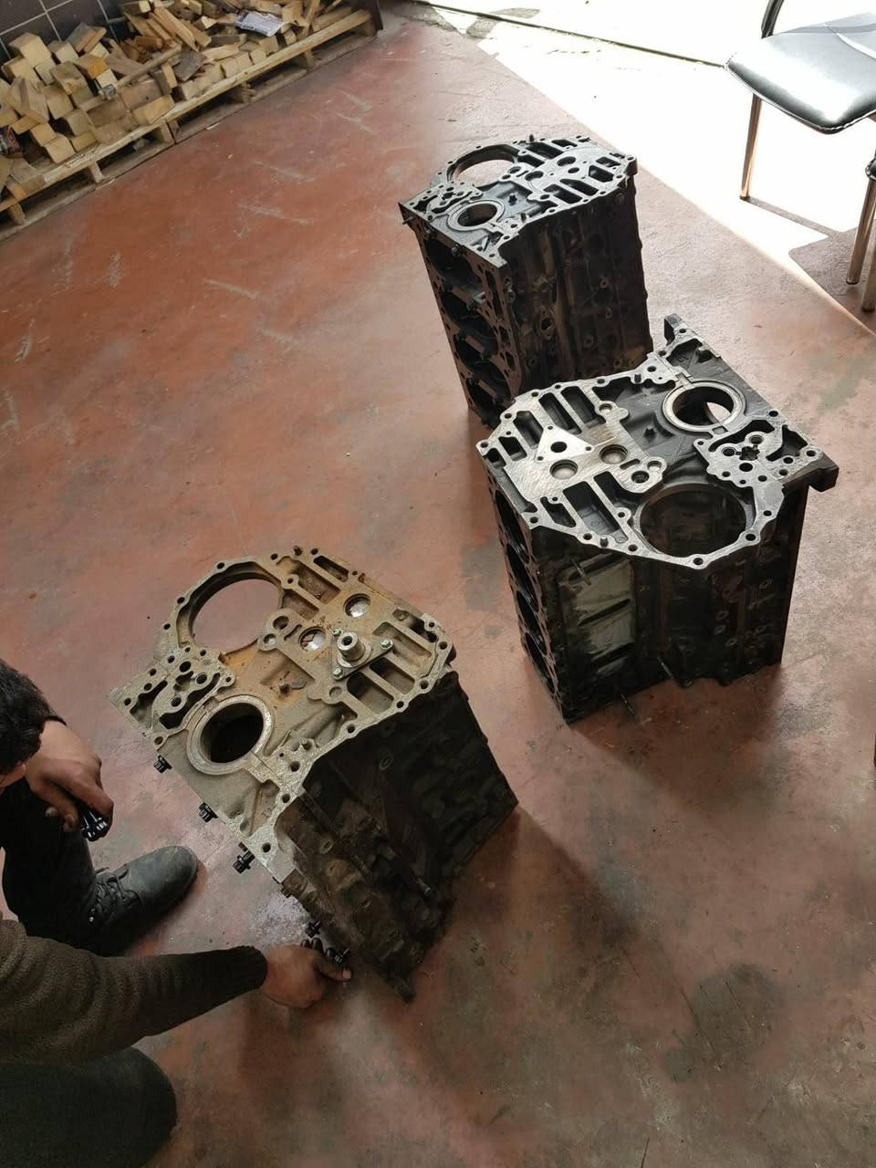 السلام عليكم
سلندر اسوزو 4HF1 …112
سلندر اسوزو 4HK1…115 
والفات كور اصلي اسوزو اصلي شركة ميتسوبيشي 
والفات كور اصلي شركة اسوزو 
والفات كور اصلي شركة تويوتا 
لايتات اسوزو كل الموديلات متوفر جميع الاشكال قديم والحديث 
العنوان جرف النداف كراج الرسول 
اتصال ***********
