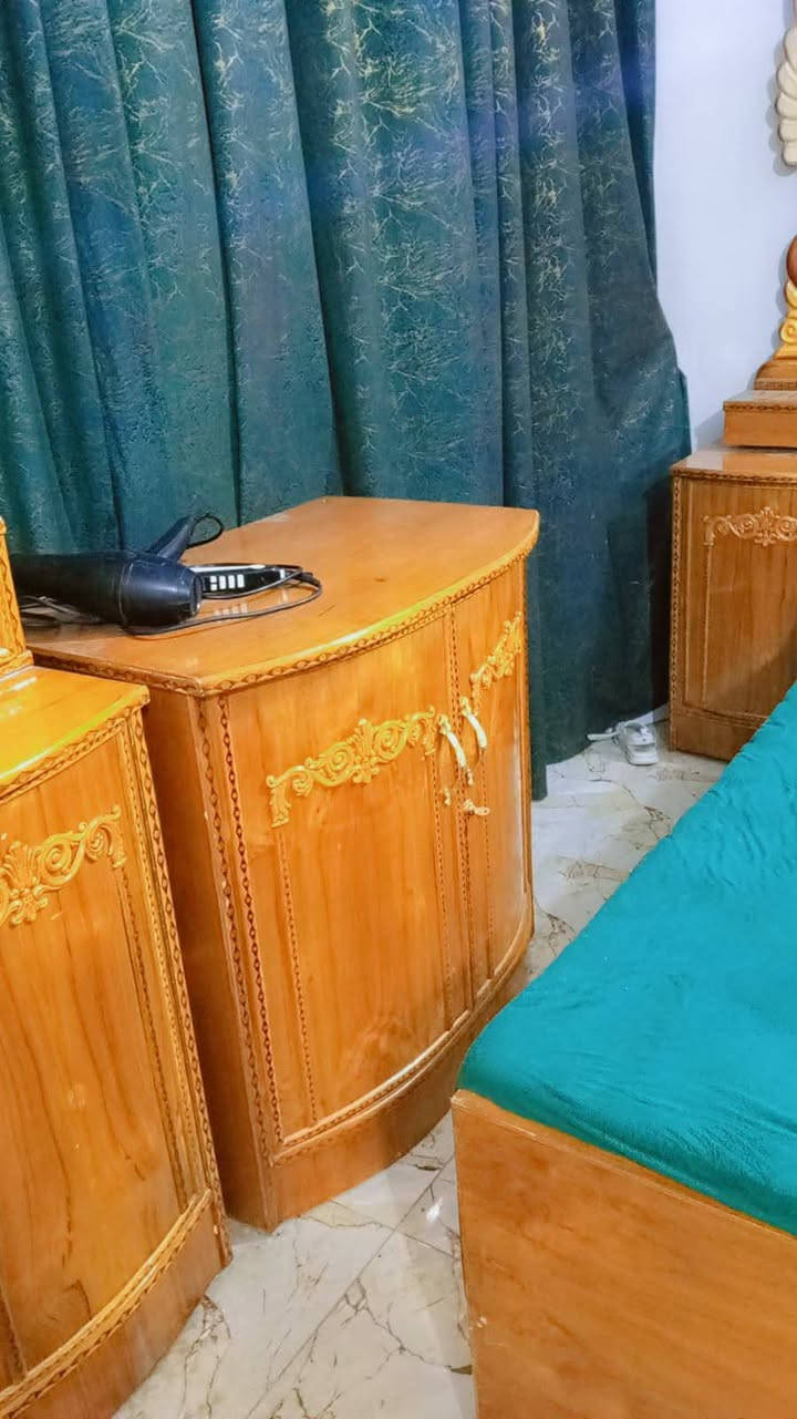 السلام عليكم غرفه نوم صاج عراقيه 8قطع جديده صار سبوع من جابوه 
العنوان حي جهاد سعر 800//***********
