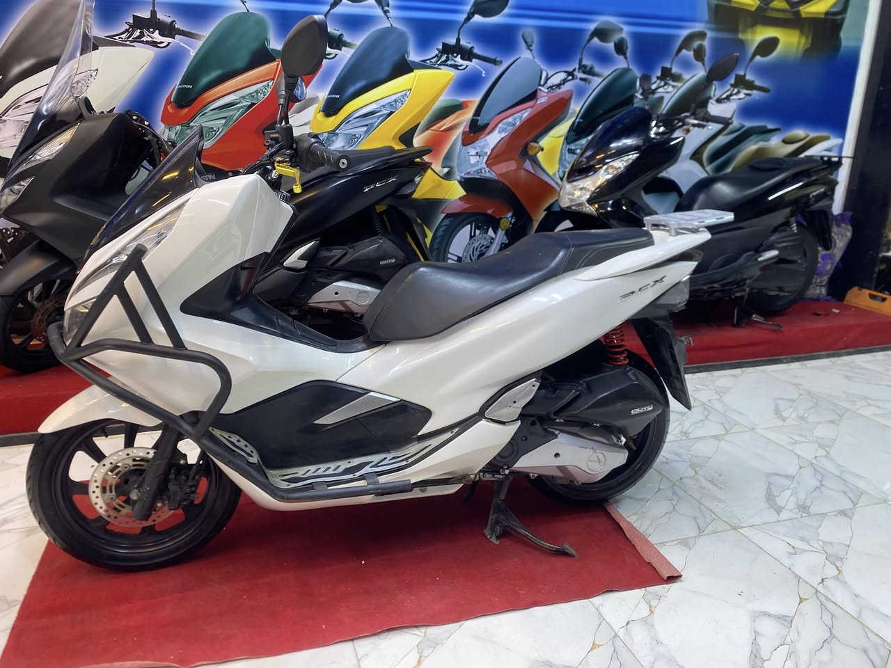 سلام عليكم بي سي اكس الجيل الثالث 
دراجه جديده مكينتها برغي مامفتوح بيها 
حساس استان حساس ازدحام 
درع دراجه مابيها اي نقص 
عنواني بغداد حي البتول قرب فلكه حي النصر 

***********
