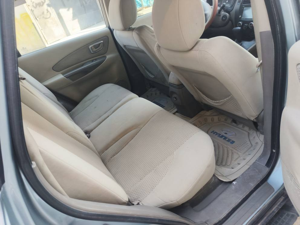 توسان خليجي موديل2009(السعر83)
(‏‪***********‬‏)
كفاله مكينه وكير بيها ضربه بل جاملغ خلفي ومصلح بارد
حداديه جديده تخم تاير جدد
تبريد شغال كهربايات كلها شغاله رقم بصره نكليزي السنويه لغاية 28عنوان السياره البصره‏‬‏*********** البصرة, العراق
