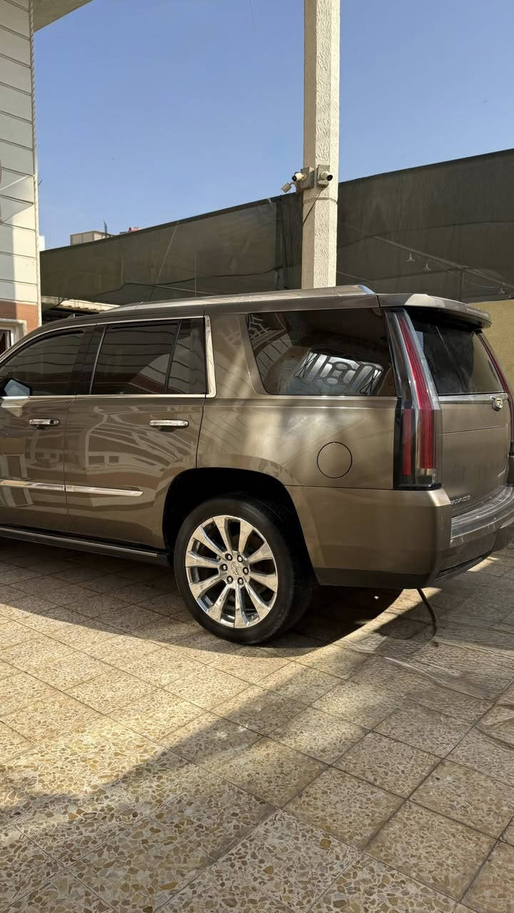 سلام عليكم كديلاك اسكاليد بلاتينيوم ادوات حاليا متومه موديل 16 كفاله عامه   السعر 200 وبيه مجال مكانه  البصره غير متواجد على الفيس الرقم ***********
