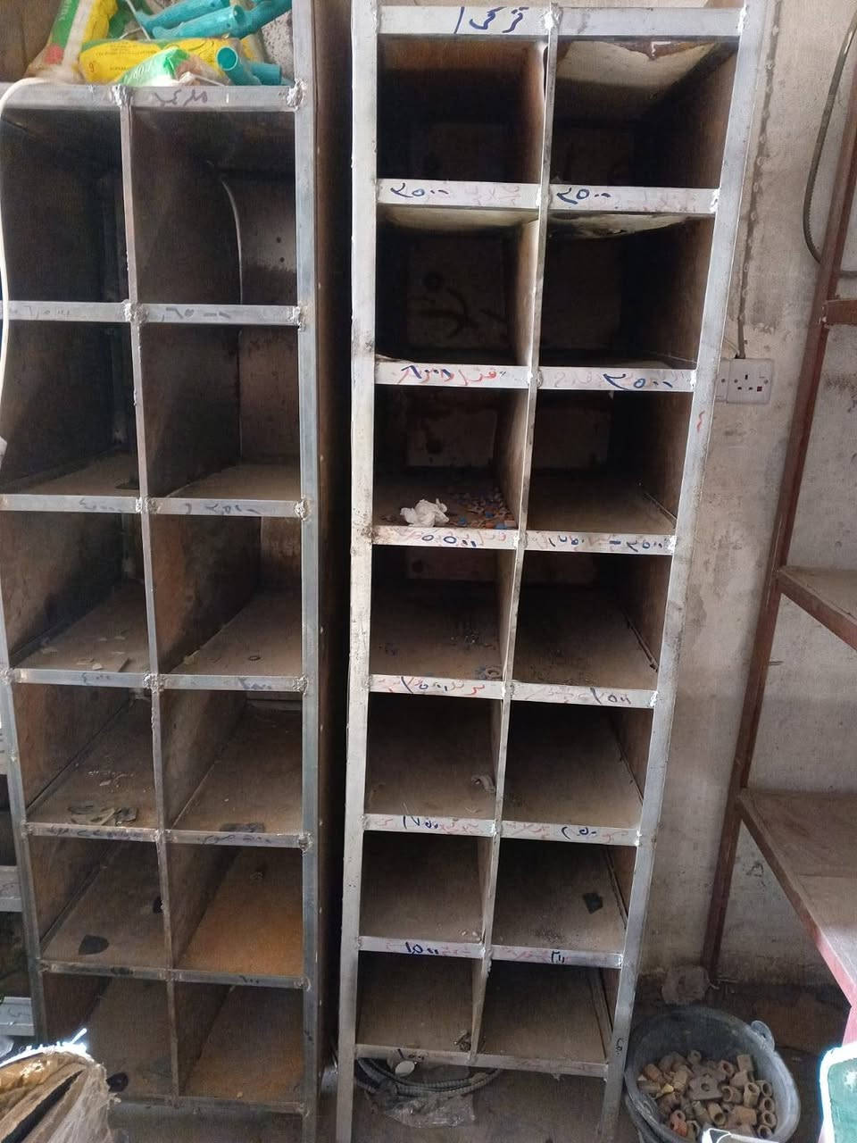 رفوف للبيع التواصل ع الرقم ***********
