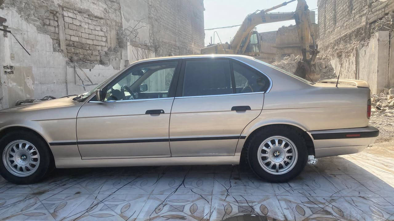 بي ام موديل 1993 صبغ عام جماليه مكينه وكير شرط موصفات فول بدون سلايت رقم جديد بسمي بيها كابون ورقي السعر ۷۲ وبيها مجال مكان السياره أيسر الموصل رقم الموبيل كورك
***********
