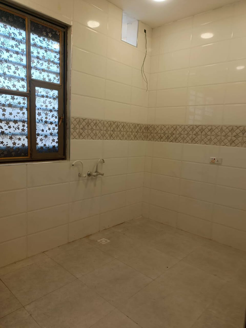 🏡 يتوفر دارين سكن للبيع ✨

🏗️ بناء حديث شغل درجة أولى
📅 سنة البناء 2026
📐 مساحة كل دار 105 متر
🛣️ على شارع 12 متر تبليط

⚡ جميع الخدمات متوفرة:
💧 ماء
⚡ كهرباء
🏫 مدارس قريبة

محتويات كل بيت:
🪑 ديوانية
🛋️ صالة
🍴 مطبخ
🛏️ غرفتين نوم
🪟 مناور
🚿 صحيات داخلية وخارجية

📄 نوع العقار:
طابو ملك صرف زراعي باسم عراقي سند 25

📍 العنوان:
أبي الخصيب – العوجه
شارع المقيمين قريب على شارع العوجه الرئيسي

💰 سعر كل بيت 65 مليون وقابل للتفاوض

للاستفسار أكثر يرجى التواصل أو زيارة مكتبنه:
📞 ***********
📞 ***********

مكتب ساني للاستثمار العقاري 🤍
