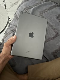 ايباد ٩ • ذاكرة ٦٤ • بطارية ٨٦%