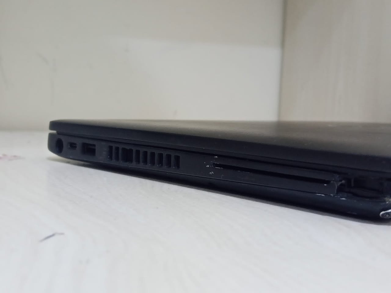 السلام عليكم لابتوب dell فىه Latitude

cpu :intel core i 7 gen 8u

ram:8

ssd256nvme

gpu:intel UHD Graphics

فقط البطاريه يحتاجلها تغير مو كلش تعبانه

وكسر خفيف بسيط ماياثر باي شي  وواضحه بالصور

309 وبي مجال (للشراي)!


**إذا كنت صاحب هذا الإعلان وتريد حذفه لأي سبب، رجاءا أرسل رسالة إلى الدعم الفني**