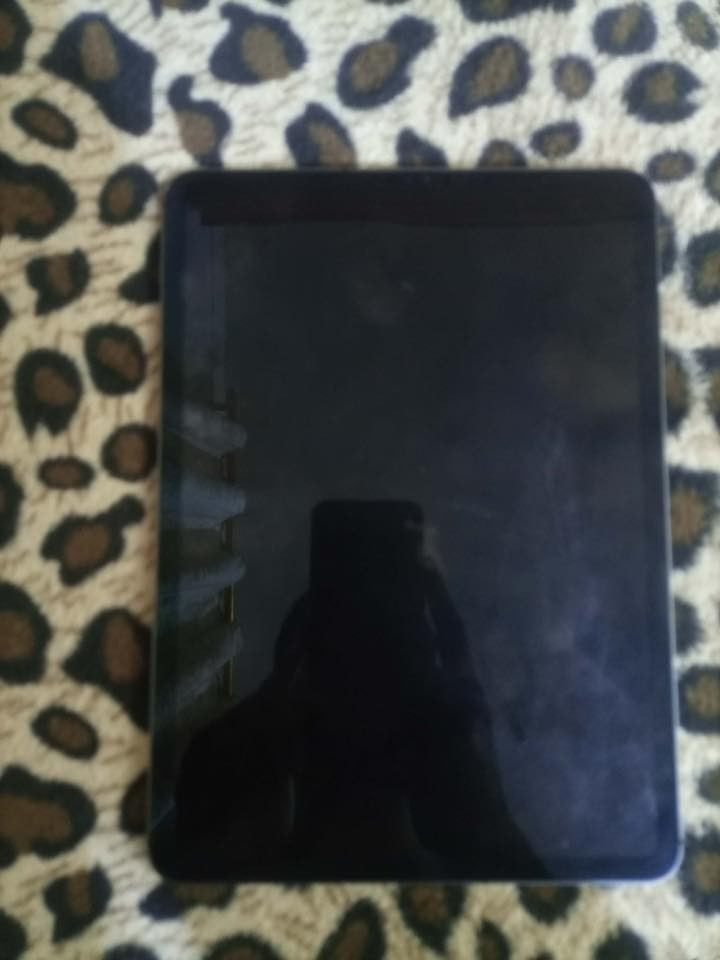 السلام عليكم ايباد للبيع نوع (١١برو )حجم الشاشه١١ نضيف كلش بطاريه ٩٠ (١٢٠فريم)
ضمان ٣ايام السعر ٥٥٠ إو بي مجال قليل سبب البيع ما  عرفله 
اتصل.***********
