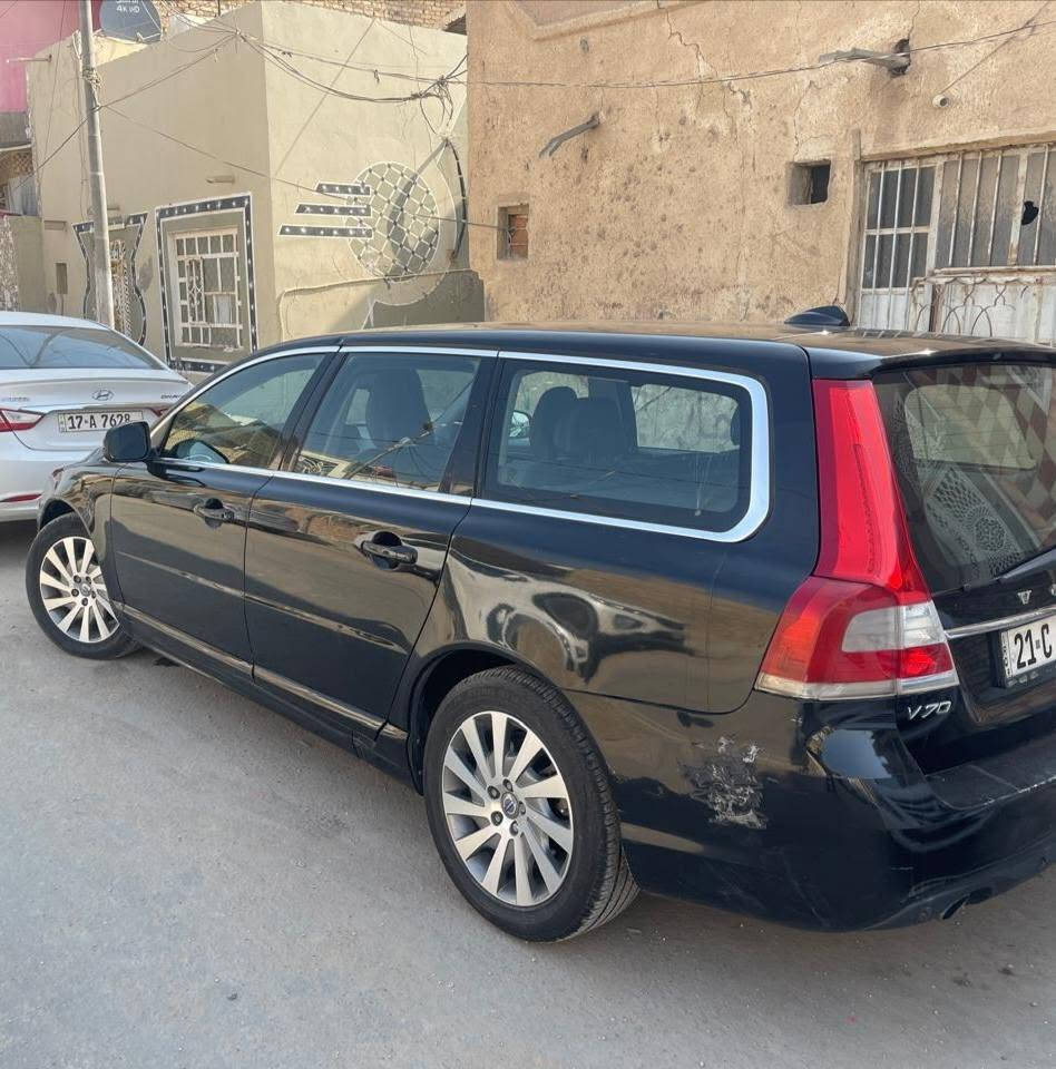 السعر 89 بيها مجال
فالفو v70 2016

مواصفات:
- بصمة
- داخل جلد
- محرك 4 سلندر (2000) تيربو
 كير ومكينة حاوية 
- تبريد شغال 
- نظام ايكو  
- لدات داخلية
- انارة ترحيب
- لد خلفي + لدات نهارية امامي
- حساسات خلفية
- شاشة تحكم السيارة (رادار)
-  نظام صوت  Boss 
- ا بلوتوث - AUX - USB  ا
- كروز سرعة
- رادار امامي توقيف السيارة اوتو
- جام 4 اوتو
- ستيرن كهرباء
- شاشة اعطال لكل انظمة السيارة
- ويل كب 17 
- رادار مطر للماسحات تتسارع مع المطر
- تبريد قطعتين
- مانع انزلاق 
- دبل اكروز
- جهاز انذار ضد السرقة
- ماشية 300
   تريد وكالة او تحويل حاضر

السياره مصروف عليها هواي كير ومكينه وظفيرة تبديل حاويه

ملاحظة/ فقط الجاملغ خلف السايق بي بارد والدعامية يرادله صبغ  

العنوان الديوانية قضاء الحمزة

الرقم ***********

