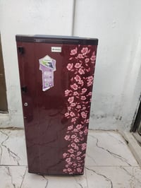 ثلاجة نظيفه كلش شغاله للبيع ب ١٥٠ 07809665292