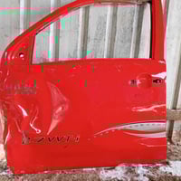 باب صفه السايق مال هايلوكس 2013الباب مضروب كما موضح بصوره و هاذ الشباك...