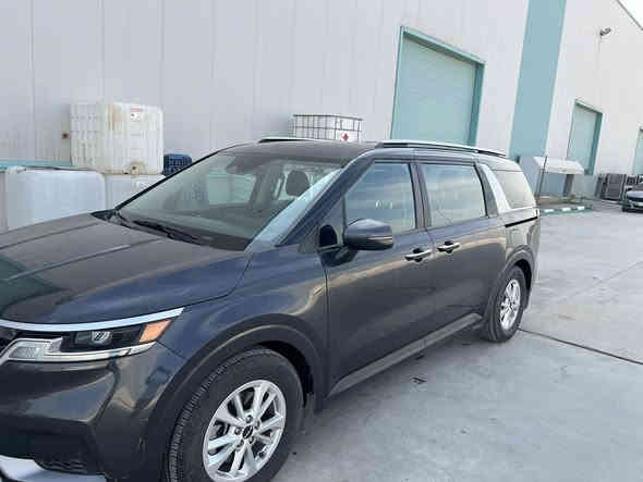 السلام عليكم، كيا كرنفال موديل ٢٠٢٣ ماشية ٥٤٠٠٠ كم وارد امريكي حادثها باب السلايد خلف السائق وجزء من الچاملغ الخلفي ( حادث خفيف ) محرك ٣،٥ بانزين سيارة ما بيها اي نقص    السعر ٢٥٥ ورقة للتواصل ***********
