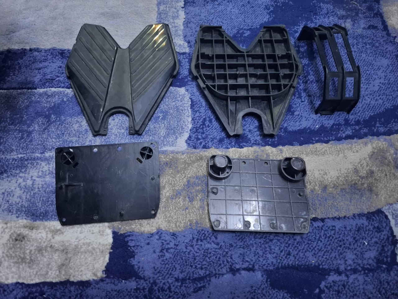 مجموعة قطع غيار سكوتر كهربائي (هوفربورد) كاملة - حالة ممتازة 🛴⚡
للبيع مجموعة قطع غيار سكوتر كهربائي (هوفربورد) مستعملة بحالة جيدة، تشمل كل ما تحتاجه للصيانة: 🛠️
​لوحات التحكم الإلكترونية (الماذربورد الأساسية). 🖥️
​حساسات التوازن. ⚖️
​أغطية وهيكل بلاستيكي خارجي بحالة ممتازة. 🛡️
​القطع كانت تعمل بشكل ممتاز قبل فك السكوتر، ✅
القطع تشتغل و اصليه من السكوتر. 🔋
مناسبة جداً لأي شخص عنده سكوتر يريد إصلاحه. 🔧
​السعر: [اكتب السعر الذي تراه مناسباً]. 💰
​المكان: [اكتب منطقتك/محافظتك]. 📍
​للاستفسار: يرجى المراسلة على الخاص. 📩


**إذا كنت صاحب هذا الإعلان وتريد حذفه لأي سبب، رجاءا أرسل رسالة إلى الدعم الفني**