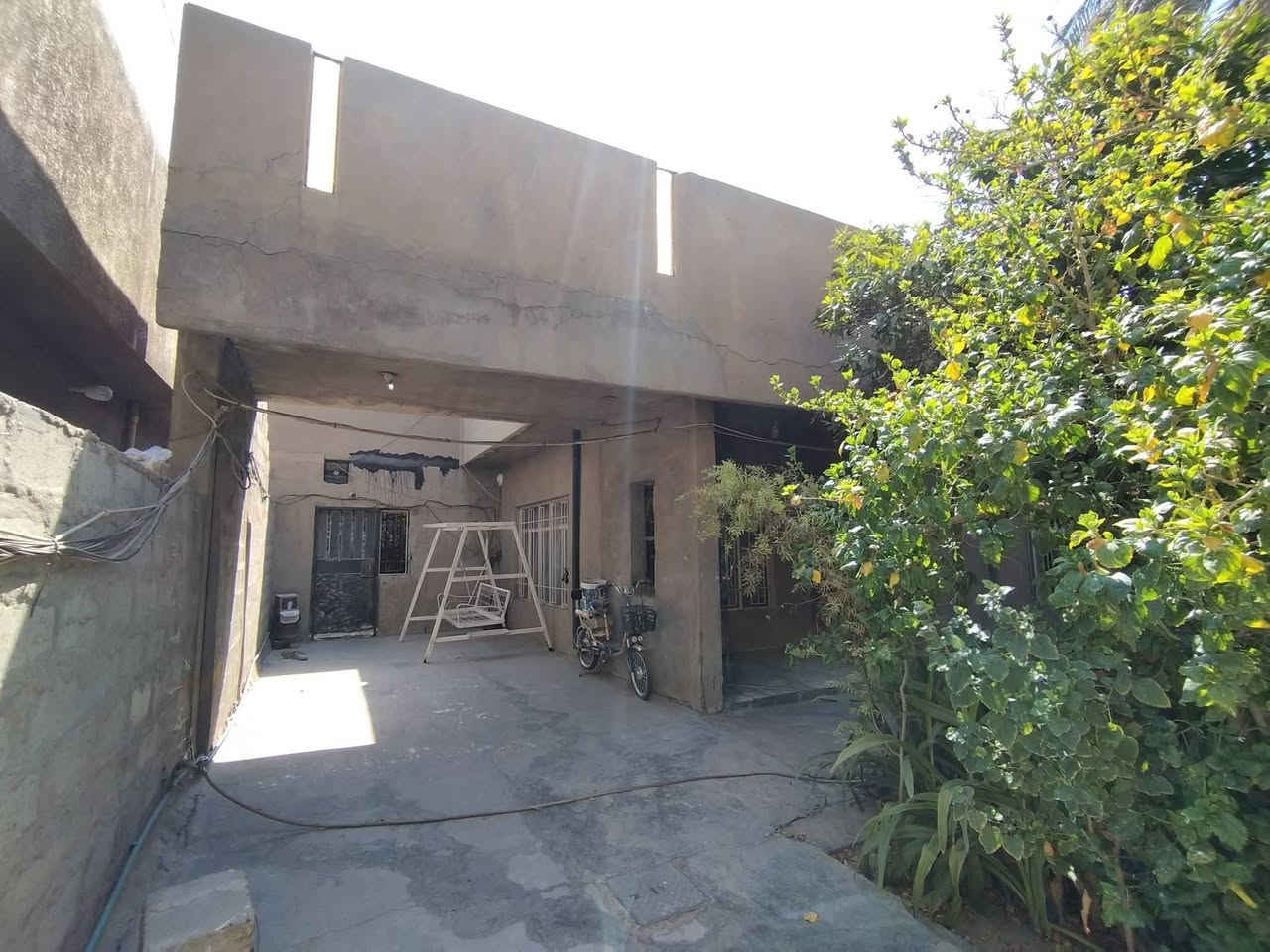 🏠 بيت للبيع – موقع تجاري مميز جدًا 🏬
📍 الدورة – شارع 60 الرئيسي (شارع تجاري حيوي)
💰 بسعر مميز
🔹 المساحة الكلية: 642 متر
🔹 الواجهة: 15 متر
🔹 العمق: 42 متر
🔹 الطابو: صرف 100%
🔸 مواصفات العقار:
4 محلات تجارية
شقة سكنية فوق المحلات
مخزن فوق الشقة
حديقة واسعة بمساحة كبيرة
بيت مبني بمساحة 150 متر
✨ فرصة استثمارية ممتازة (تجاري + سكني)

📞 لستفسار والتواصل:
***********
