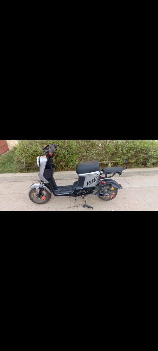 سلام عليكم 
دراجة شحن للبيع R9
بطاريات خمسه كبار 
لون رصاصي 
دبل اشاره 
اشاره يمنه يسره 
لايت عالي ناصي 
نظام الرجوع الخلفي R
صار 4 شهور مأخذها
دراجه ما مصلحه ولا مره كلشي مابيها 
مع شاحنتها 
وياها سله ومرايات 
السعر 350


**إذا كنت صاحب هذا الإعلان وتريد حذفه لأي سبب، رجاءا أرسل رسالة إلى الدعم الفني**