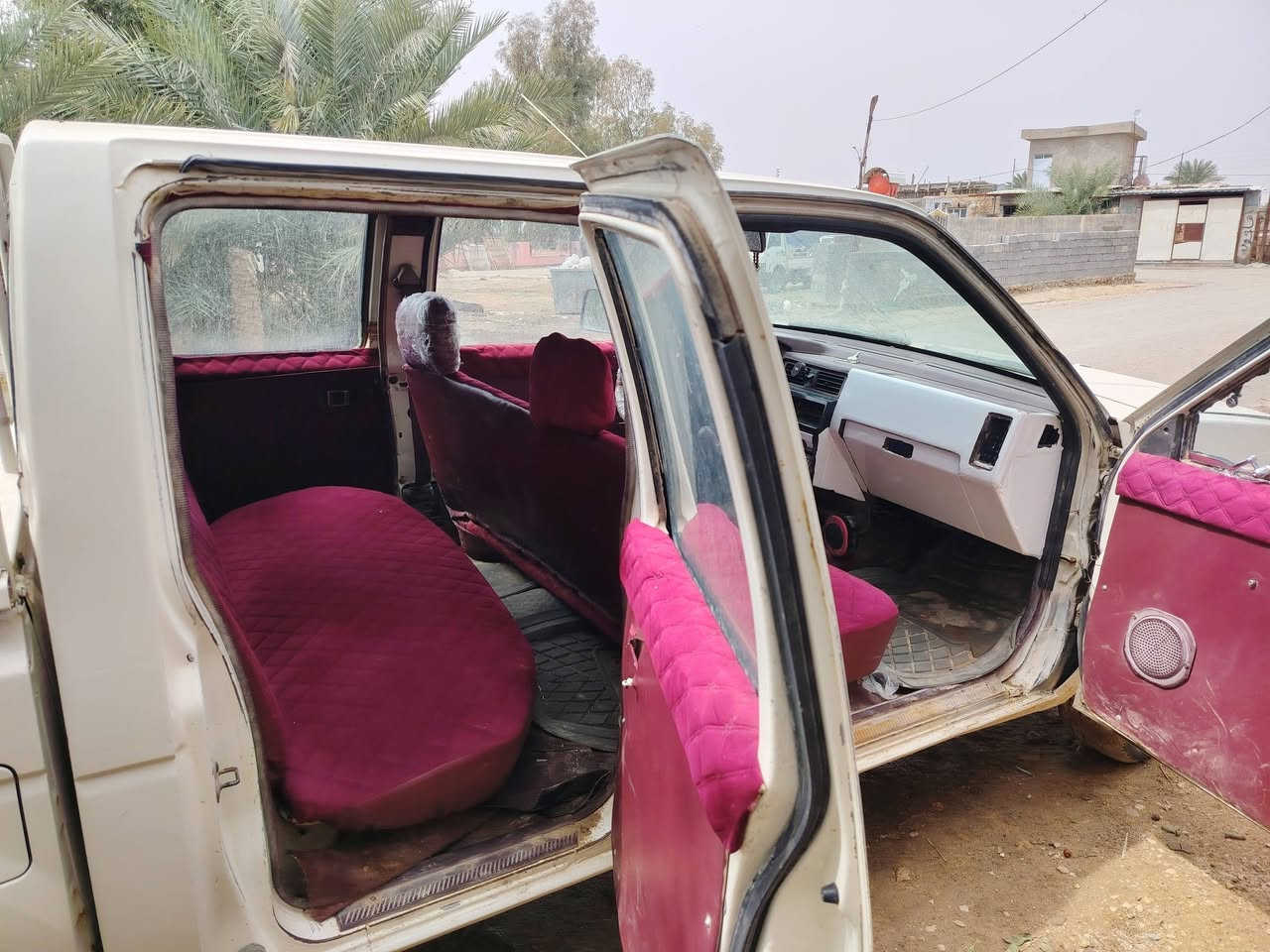 نيسان موديل 88رقم انكليزي صبغ عام دوشمه جديدة السعر ٤٥ وبيها مجال لرقم ***********
