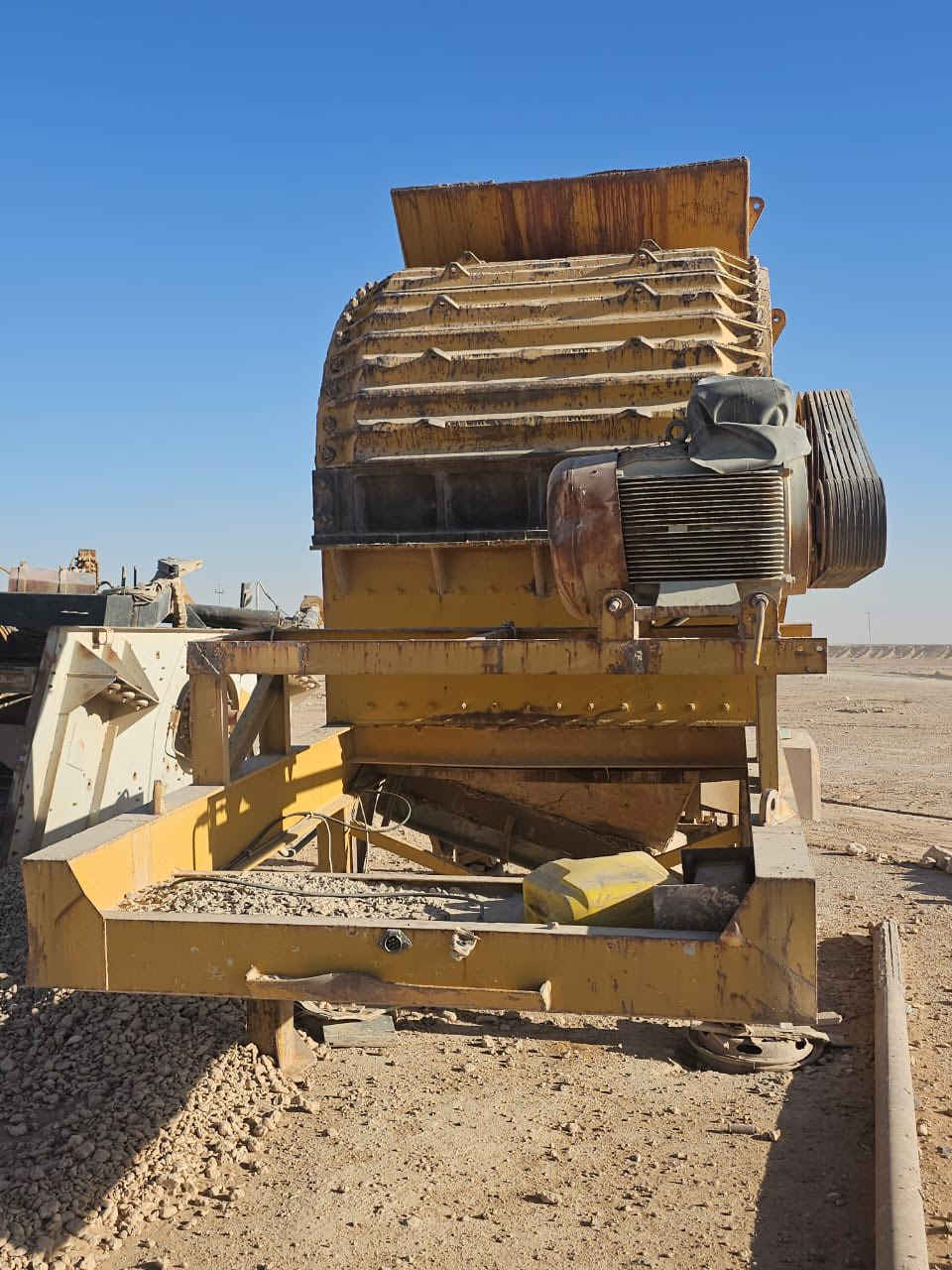 السلام عليكم كسارة للبيع تركية ١٢ جاكوج قياس ٩٠سم مع ماطور مع كرسي زيرو مامشتغلة البصره الزبير الاتصال ***********
