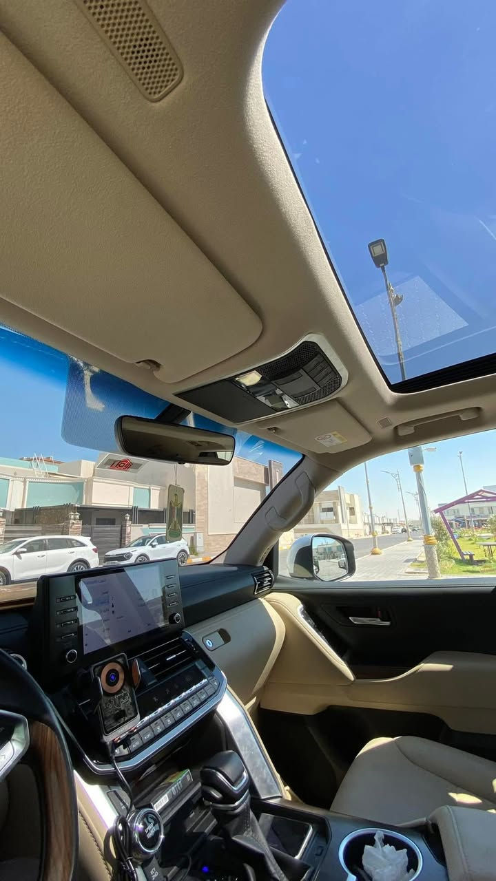 السلام عليكم لاندكروز GX.R 2022 
السيارة بيها بابين الي بجهة الراكب وباقي السيارة كفالة

ماشية 70 الف

السعر 566$

وبيها مجال 

رقم اربيل بااسمي

***********
