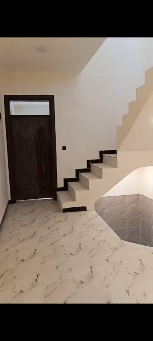 السلام عليكم ورحمة الله وبركاته 75 م للبيع بناء جديد فول الفول تحت اشراف مهندس بناء درجة اولا جمال +جودة عالية في التصميم والبناء+ موقع جيد + خدمات متكاملة المكان بغداد شهداء البياع للستفسار وتواصل *********** ابو العز *********** ابو كمال
