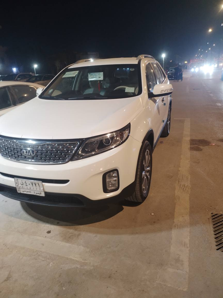 السلام عليكم للبيع كيا سورنتو خليجي 4 سلندر رقم بصرة دولي بسمي موديل ٢٠١٥ السياره فور ويل ومذكوره بالسنويه 2 محور 
مواصفاتها كشن سايق كهرباء شاشة صغيره + كامرة اصلية حساسات امامي وخلفي 
مري شفط تحكم استيرن فول 7 راكب 3 قطع تبريد ماشيه ١٣٠  الف كيلو دك جرس 120 اضواء ترحيب بليدات لد حاجب امامي   
اشاير بلمري  ترحيب عند اقتراب السيارة
مكفولة كفاله عامه بدون صبغ او بارد
البنيد فقط بي رصعات حالوب خفيف كلش
*********** ناصريه الشموخ قرب مول الكوخ السعر ١٦٨ ناصرية, ذي قار
