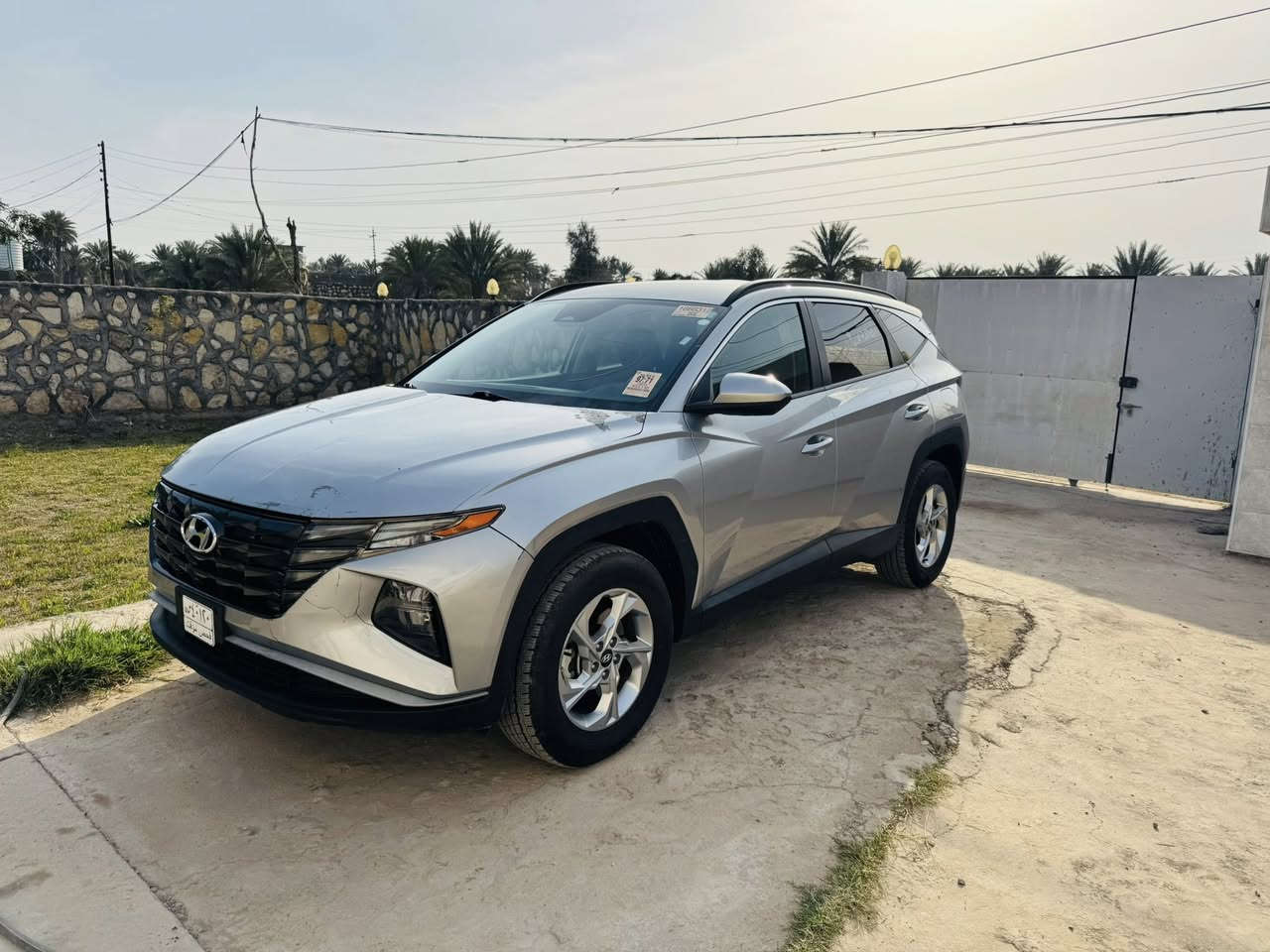 السلام عليكم للبيع توسان امريكي 2024حادثها بس بنيد معدل نفسه مكفوله من التبديل والصبغ بس البنيد ومعدل نفسه الباقي مكفول بدون ايرباك  محرك 2500 موصفات بصمه تشغيل عن بعد دخول ذكي جنطه كهرباء مانع انزلاق وضعيات قياده كامره خلفيه دخول جديد بسمي تترقم جميع المحافظات السعر 190$ وبيه مجال بسيط للاستفسار الاتصال بالرقم *********** مكان السياره بابل قرب سيطره الاثار
