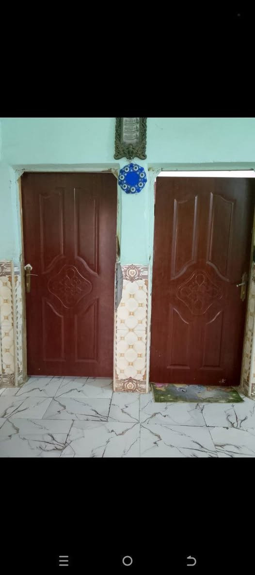 بيت البيع زراعي بي وصل. البيت يتكون من غرفتين وصاله وستقبال ومطبخ وصحيات وطارمه جبيره. البيت مساحه 120.  كافت الخدمات متواجده باهي المنطقه. ماصريه قريب بوابت حي صناعي فرع ثلاجات. قريب عليه. السعر 20 وبي مجال


**إذا كنت صاحب هذا الإعلان وتريد حذفه لأي سبب، رجاءا أرسل رسالة إلى الدعم الفني**
